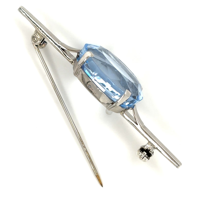 9ct WHITE GOLD SYNTHETIC SPINEL SET BAR BROOCH