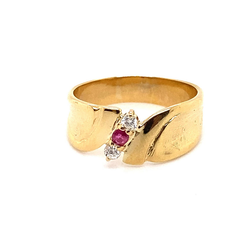 18CT YELLOW GOLD THICKENED TOP DIAMOND & RUBY DRESS RING VALUED @ $2299