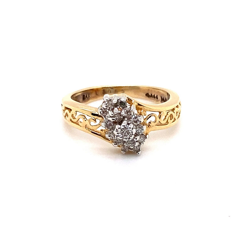 14CT YELLOW GOLD SCROLL FILGREE PATTERN DIAMOND DRESS RING VALUED @ $1199