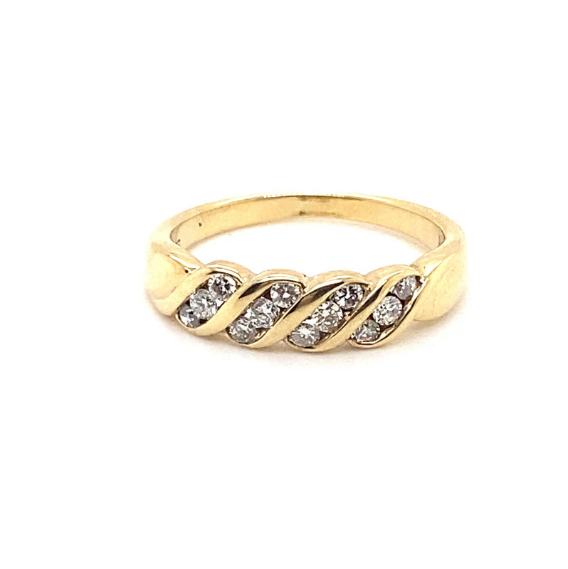 9CT YELLOW GOLD ROPE PATTERN DIAMOND DRESS RING VALUED @ $1499