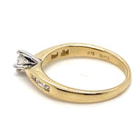 9CT YELLOW GOLD PINCHED SHOULDER DIAMOND DRESS RING VALUED @ $1599