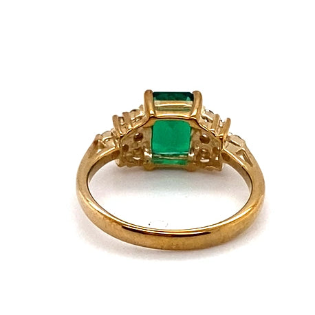 9CT YELLOW GOLD POINTED SHOULDER EMERALD & DIAMOND DRESS RING VALUED @ $1299