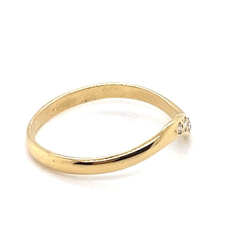 18CT YELLOW GOLD CURVED DIAMOND DRESS RING VALUED @ $1549