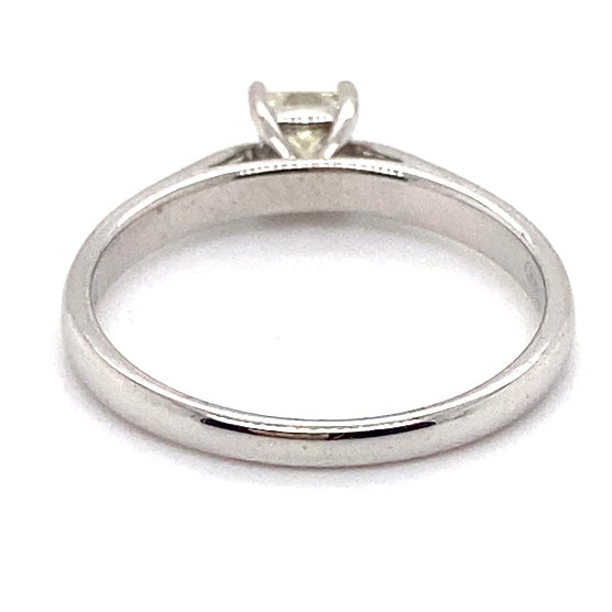 18CT WHITE GOLD POINTED SHOULDER DIAMOND DRESS RING VALUED @ $2899