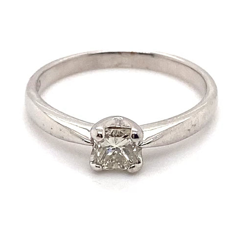 18CT WHITE GOLD PINCHED SHOULDER SOLITAIRE DIAMOND DRESS RING VALUED @ $3299