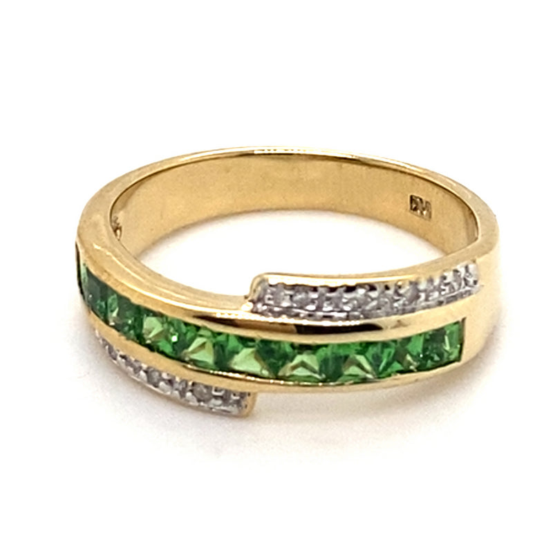 9CT YELLOW GOLD  DIAMOND & GREEN GEM STONE RING TW 3.2g