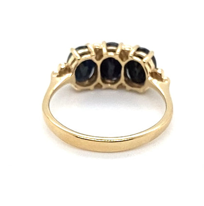 9CT YELLOW GOLD 3 OVAL CUT SAPPHIRES DRESS RING TW 2.4g