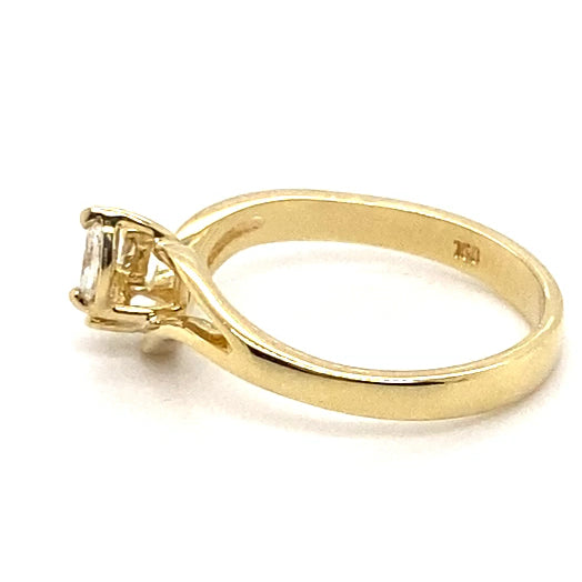 18CT YELLOW GOLD SPLIT SHOULDER DIAMOND DRESS RING VALUED @ $3599