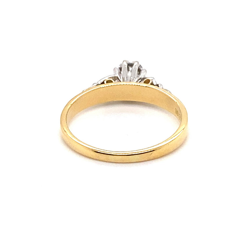 18CT YELLOW GOLD & PLATINUM DIAMOND DRESS RING VALUED @ $2499