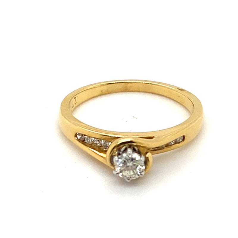 18CT YELLOW & WHITE GOLD WRAP AROUND STYLE DIAMOND DRESS RING VALUED @ $1550