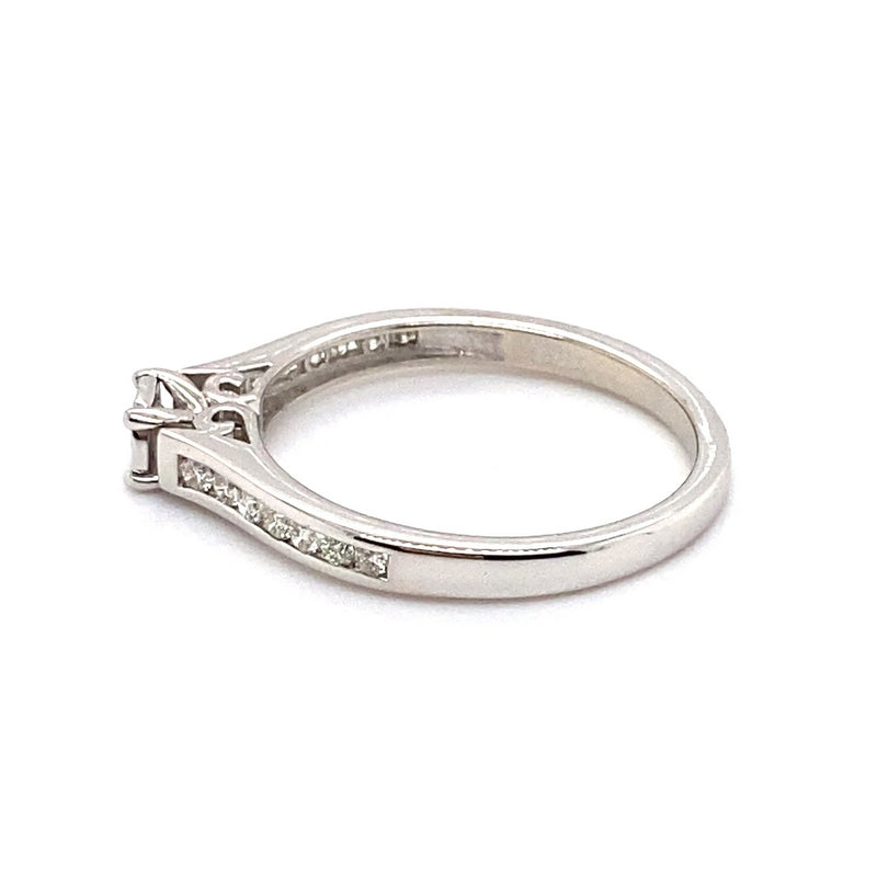 9CT WHITE GOLD DIAMOND DRESS RING