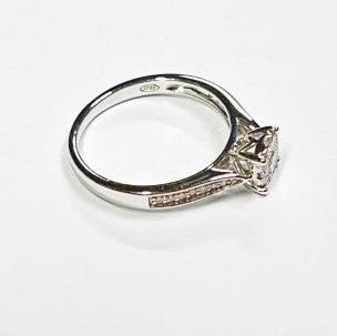 9ct WHITE GOLD DIAMOND DRESS RING TDW: 0.25ct VAL $1449