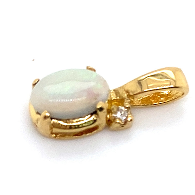 18CT YELLOW GOLD OVAL CABOCHON CUT LIGHT OPAL & DIAMOND PENDANT