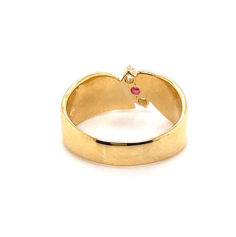 18CT YELLOW GOLD THICKENED TOP DIAMOND & RUBY DRESS RING VALUED @ $2299