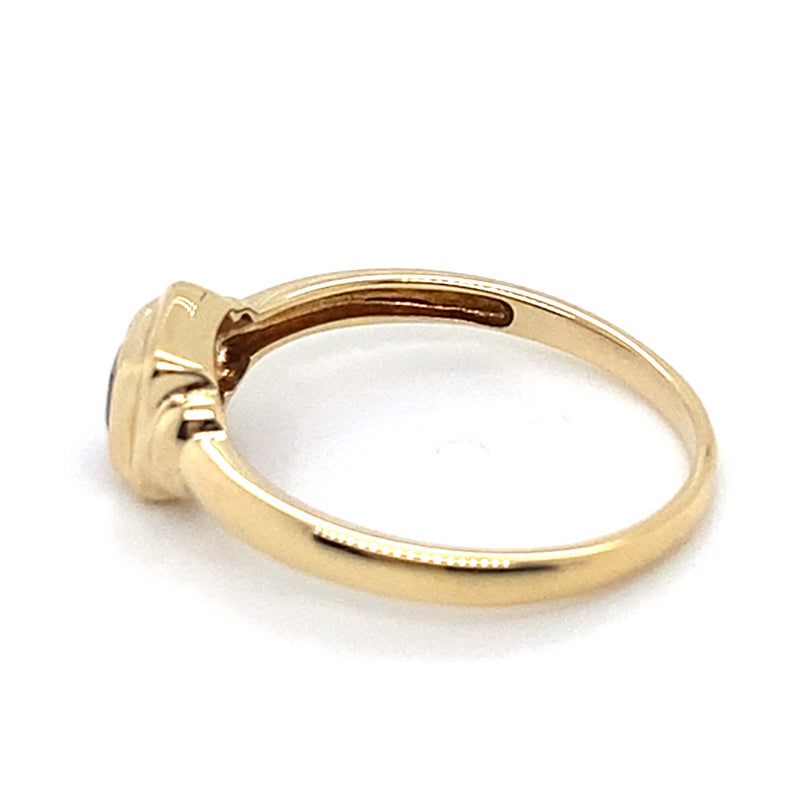 9CT YELLOW GOLD BEZEL SET SYNTHETIC SAPPHIRE DRESS RING